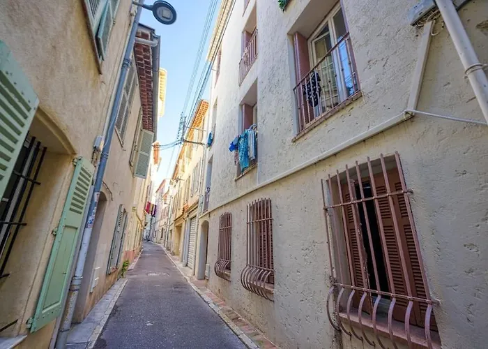New - 1 Bed Apt Central Antibes